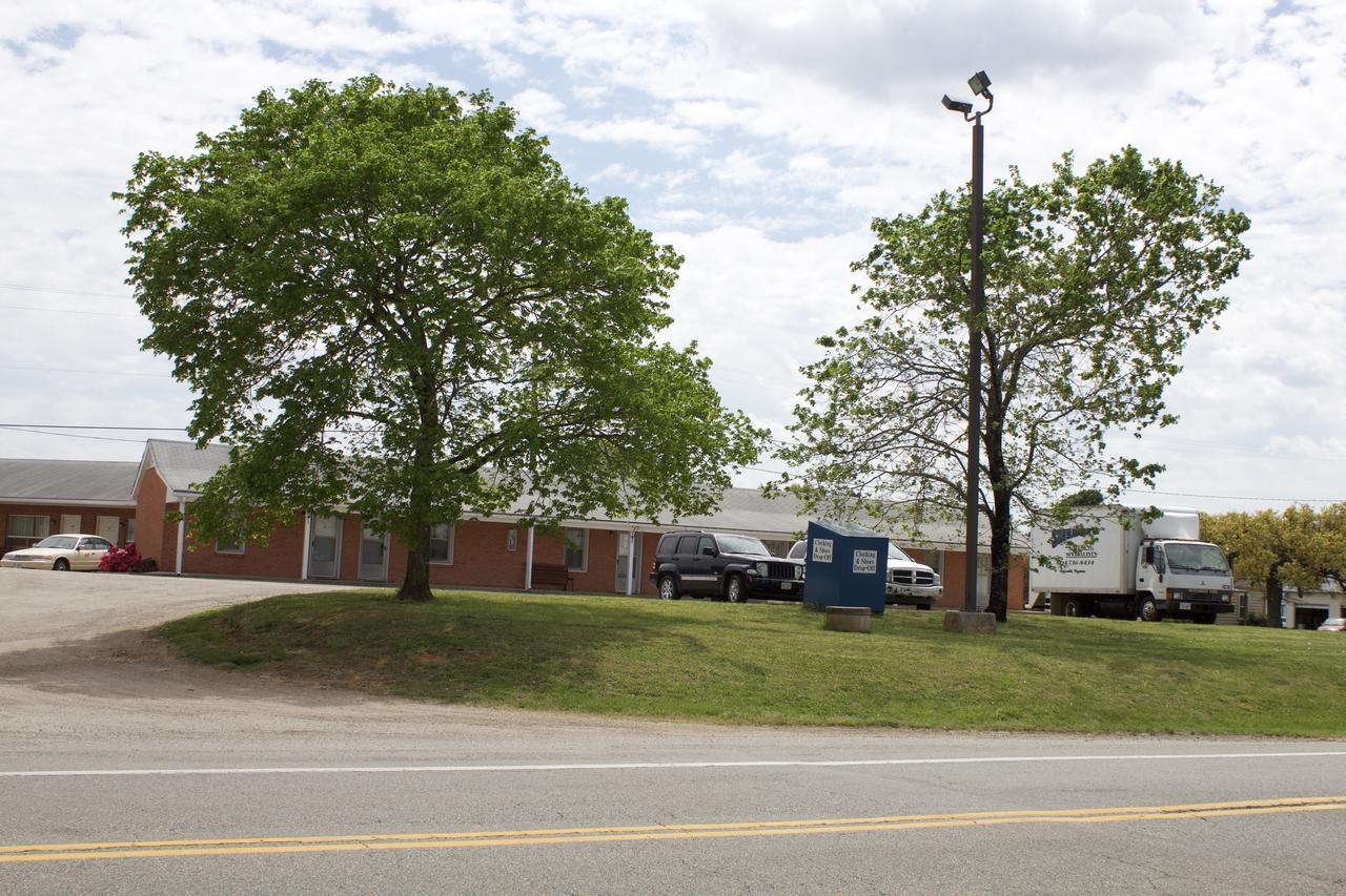 Sheldon'S Motel And Restaurant Keysville Exterior foto