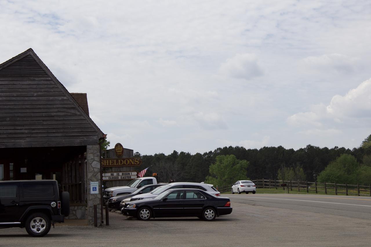 Sheldon'S Motel And Restaurant Keysville Exterior foto